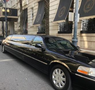 8-10 PAX LIMOUSINE 